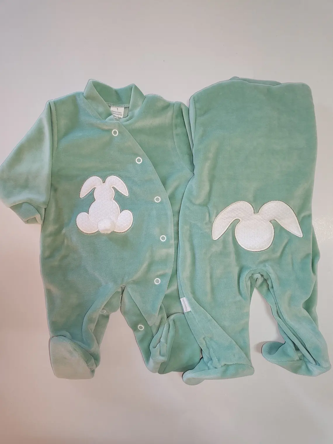 🐰 Babygrow de Veludo Coelhinho com Pompom 2