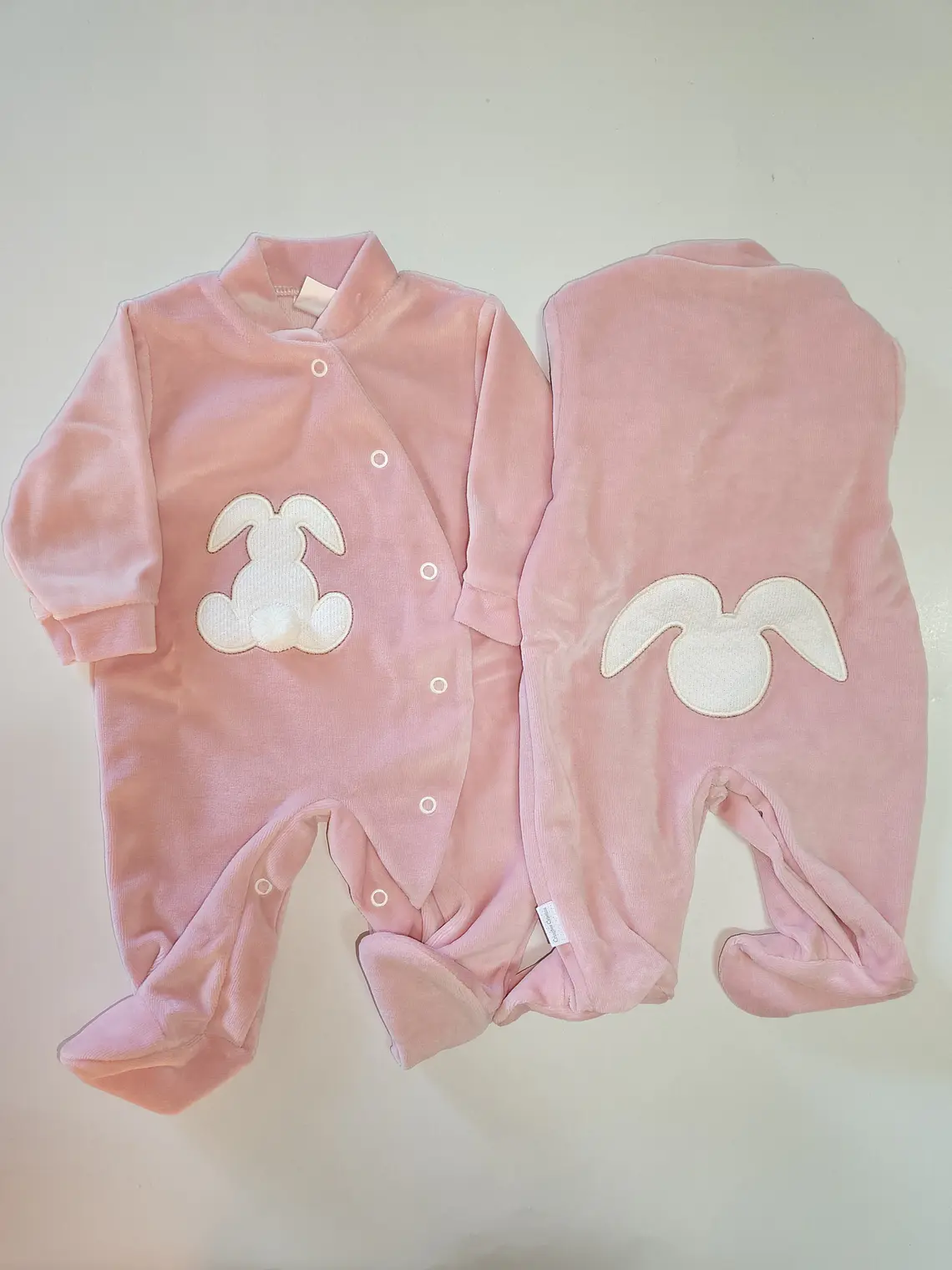 🐰 Babygrow de Veludo Coelhinho com Pompom 7