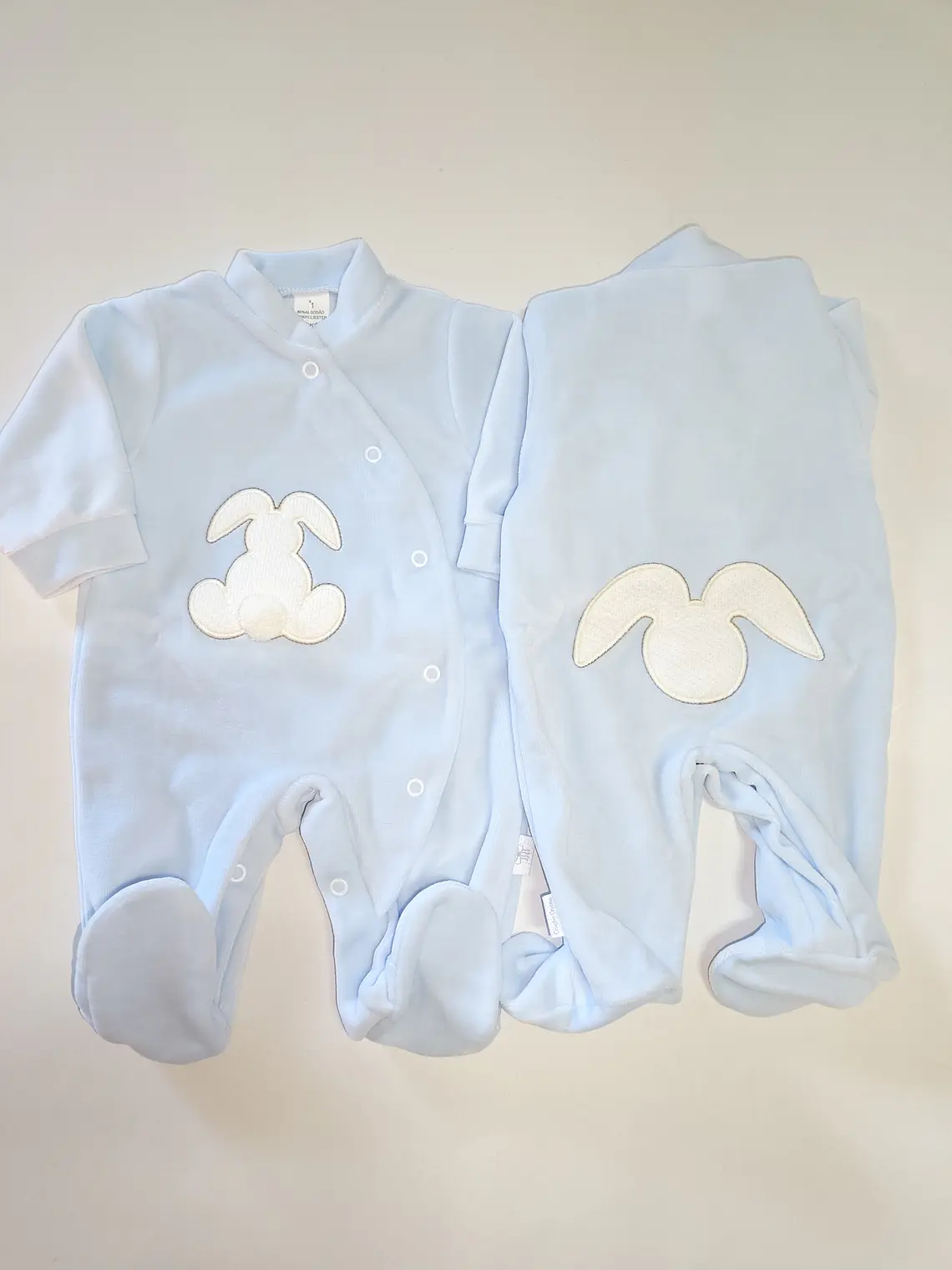 🐰 Babygrow de Veludo Coelhinho com Pompom 8