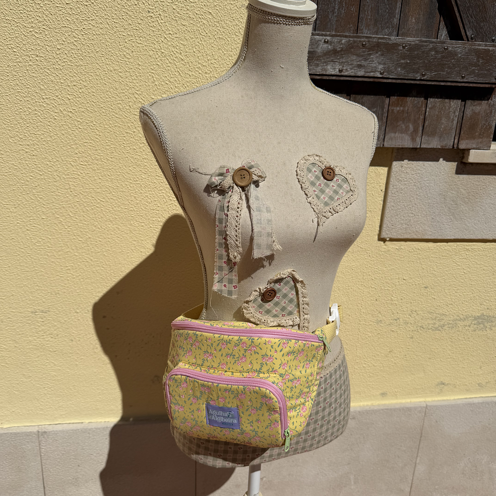 Sem Horas - Flowers (Fanny Pack)