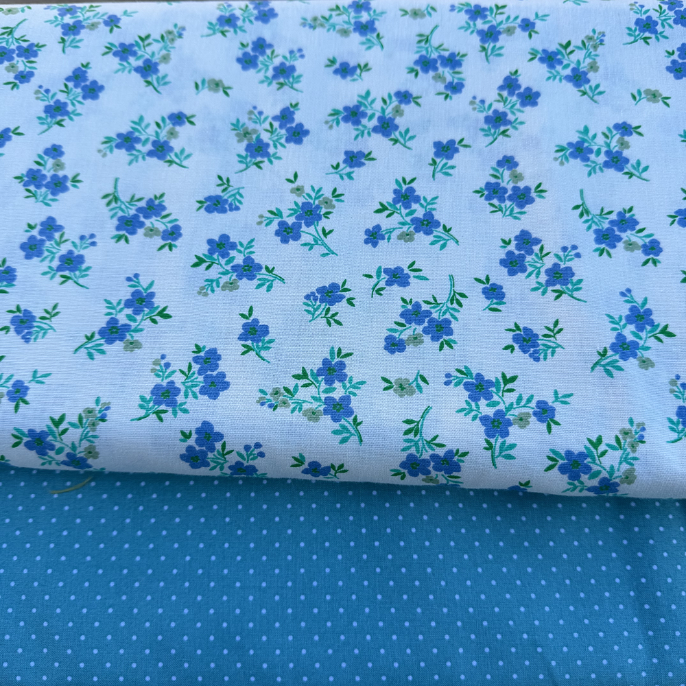 Fica Aqui - Flowers (Bolsa meia-lua com folhos)