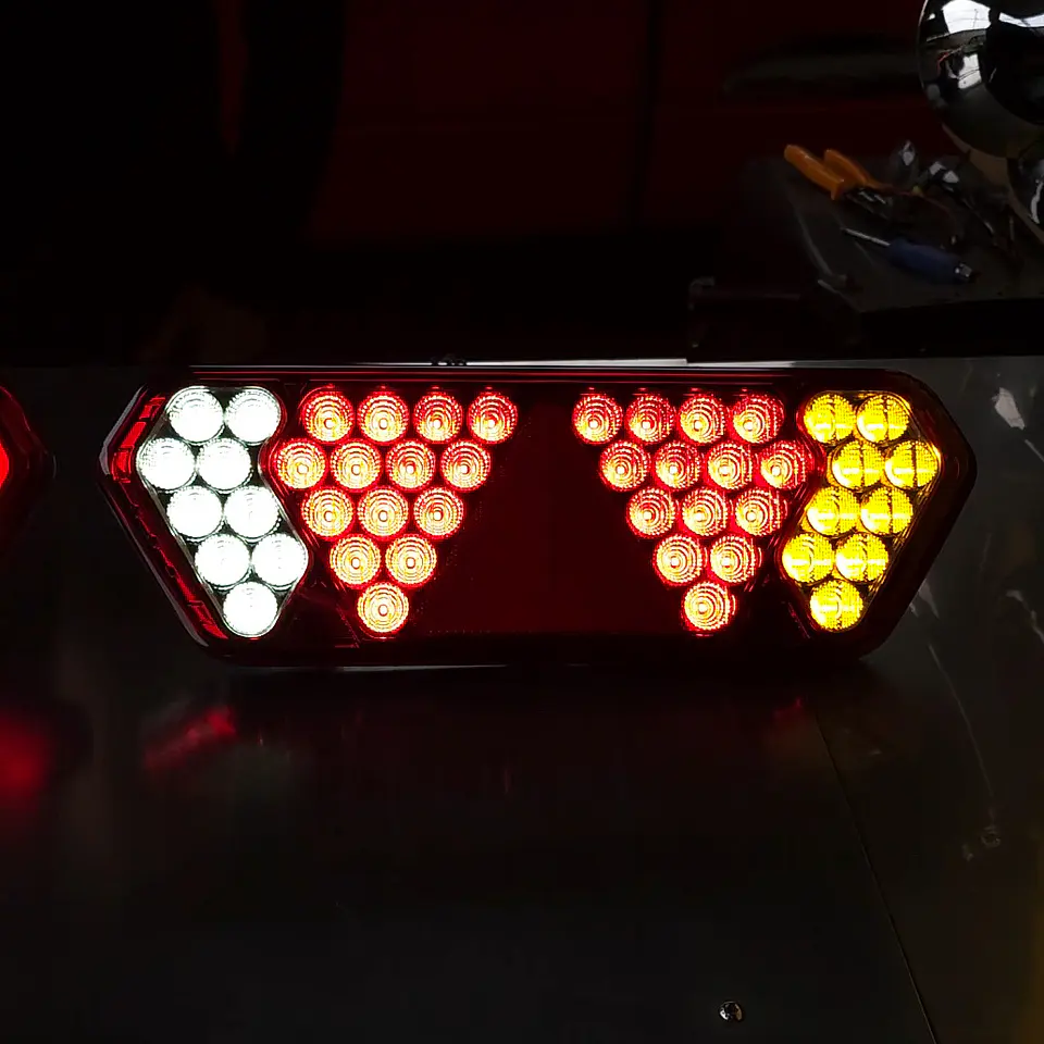 Jgo De Focos Traseros Diamante II 12v/24v 2