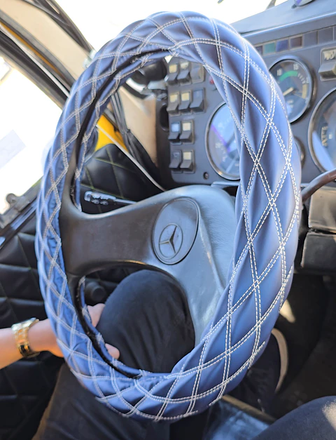 Cubre Volante 40cm Extra Grueso, Azul Opaco Hilo Blanco