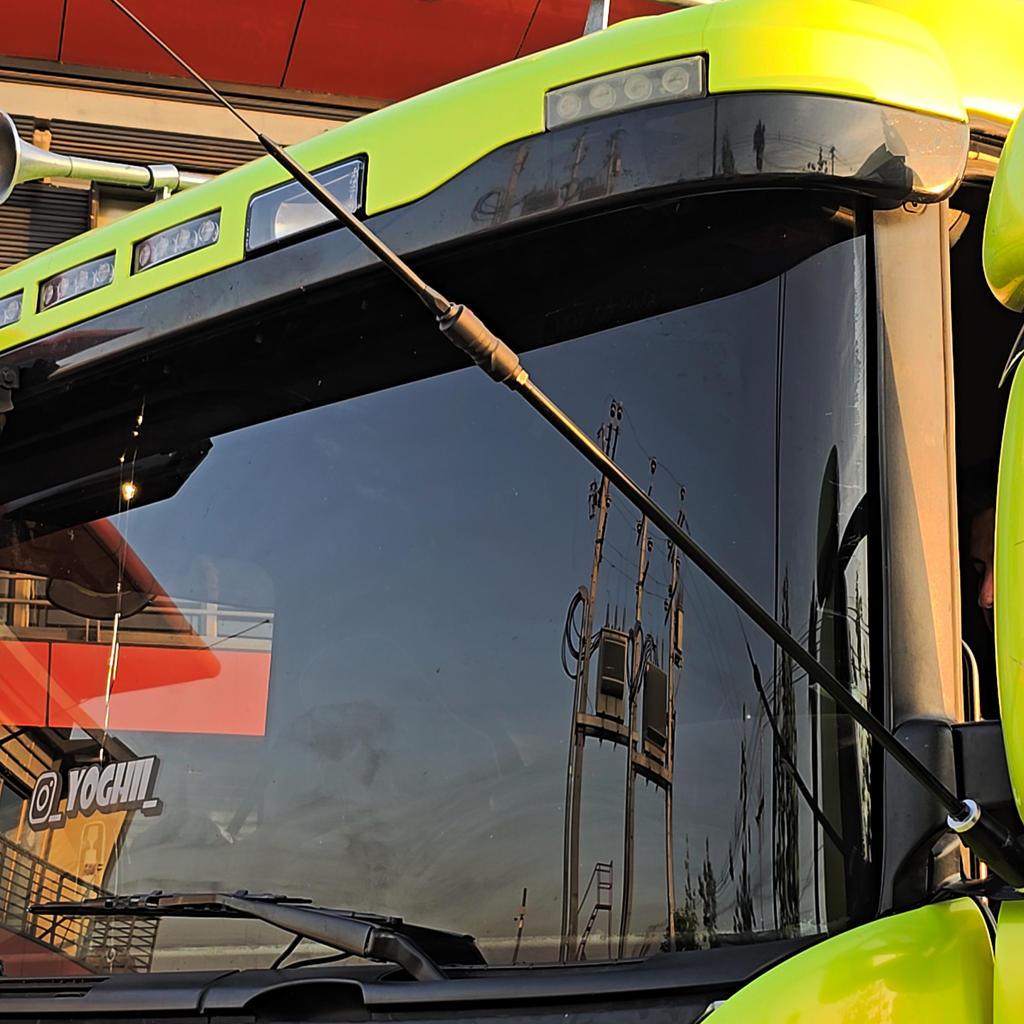 Antena Látigo Viuda Negra 163cm Con Resorte 2