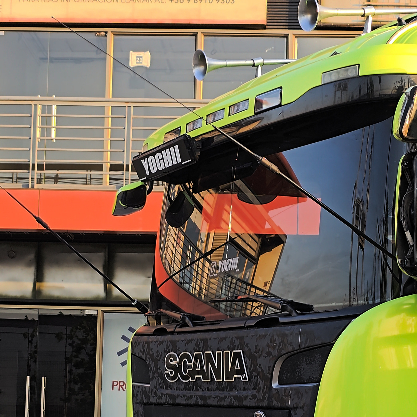 Antena Látigo Viuda Negra 163cm Con Resorte 3