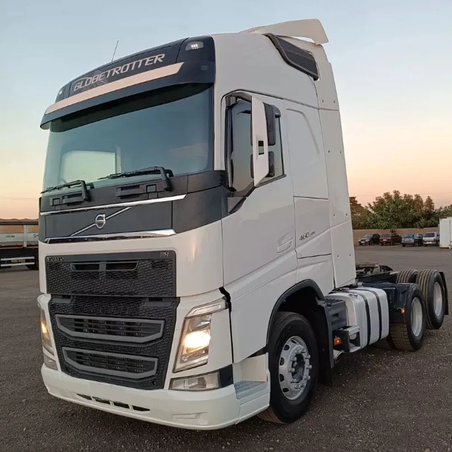 Funda De Parachoque Volvo Fh/Fm 2015 Hasta 2022 (Toma De Aire 4 Agujeros) 2