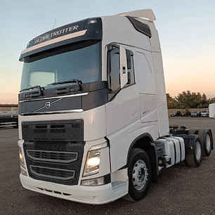 Funda De Parachoque Volvo Fh/Fm 2015 Hasta 2022 (Toma De Aire 4 Agujeros)