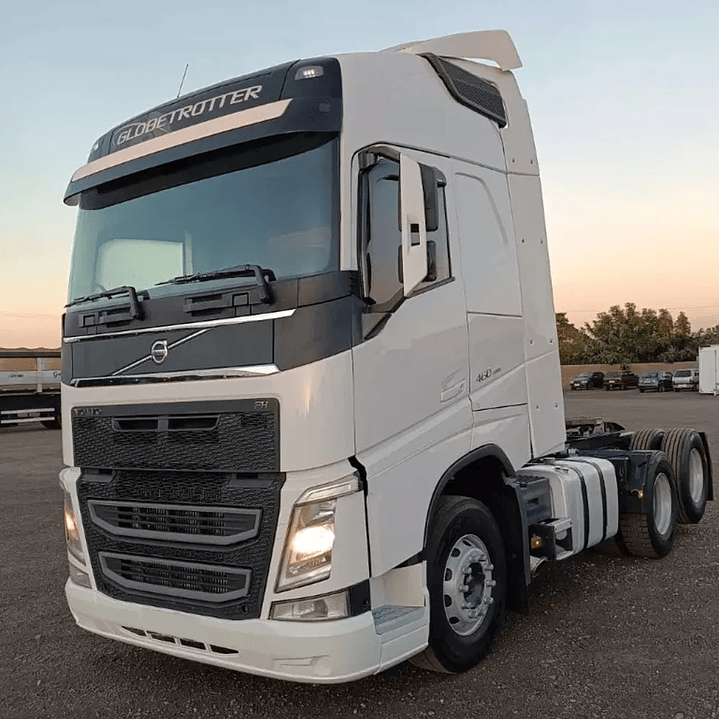 Funda De Parachoque Volvo Fh/Fm 2015 Hasta 2022 (Toma De Aire 4 Agujeros) 2