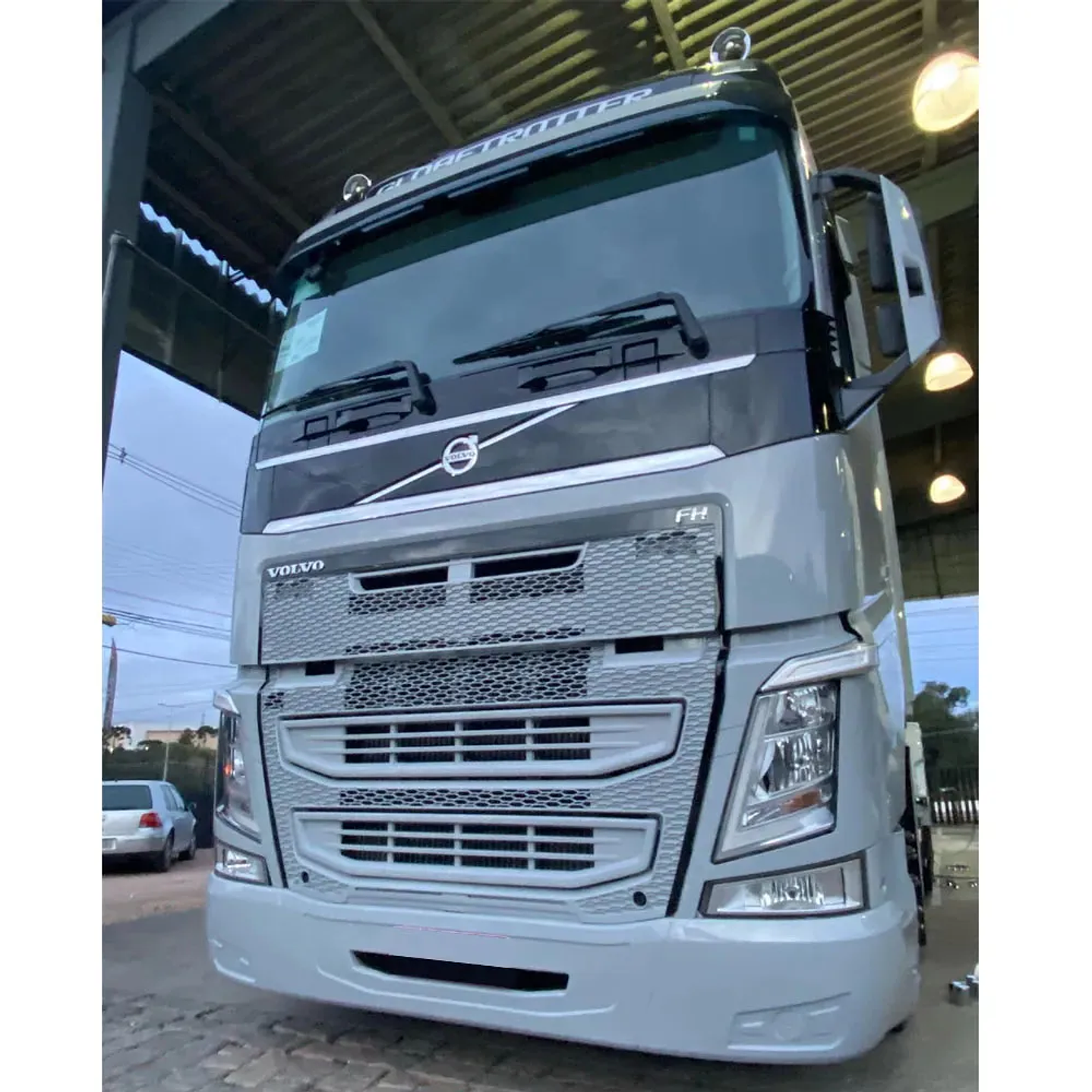 Funda De Parachoque Volvo Fh/Fm 2015 Hasta 2022 (Toma De Aire 1 Agujero) 2