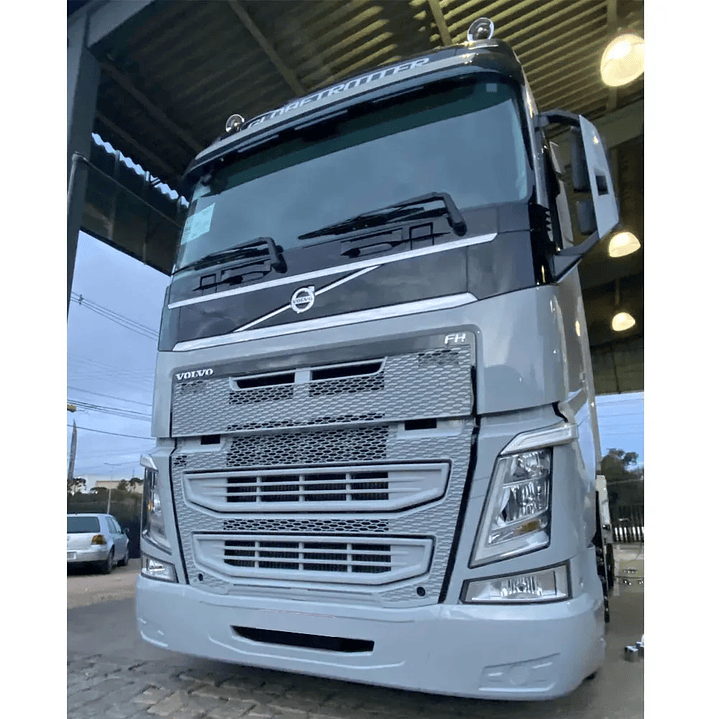 Funda De Parachoque Volvo Fh/Fm 2015 Hasta 2022 (Toma De Aire 1 Agujero) 2