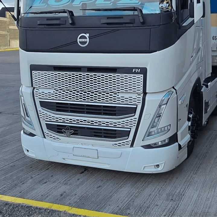 Funda De Parachoque Volvo Fh/Fm 2022 En Adelante 2