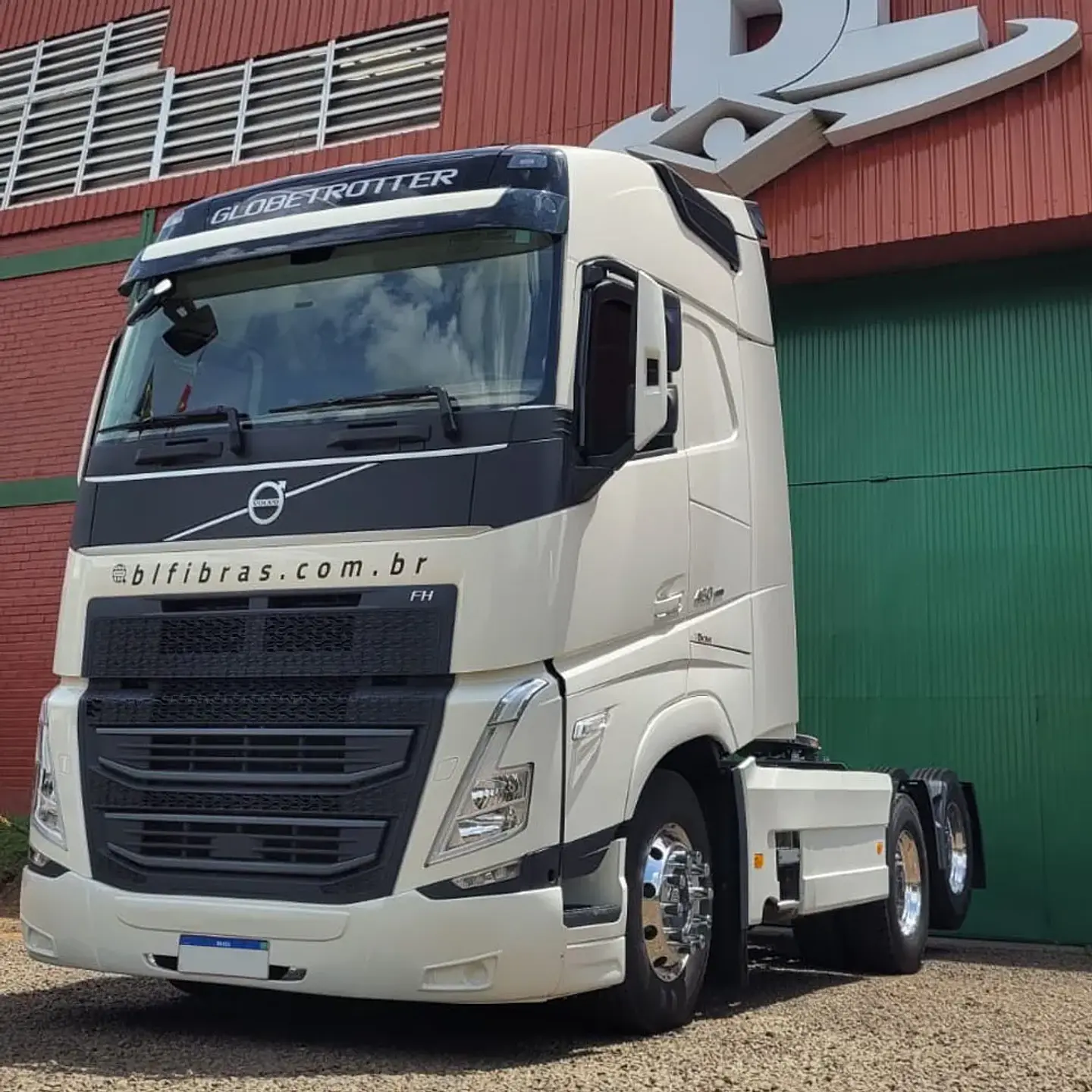 Funda De Parachoque Volvo Fh/Fm 2022 En Adelante 3