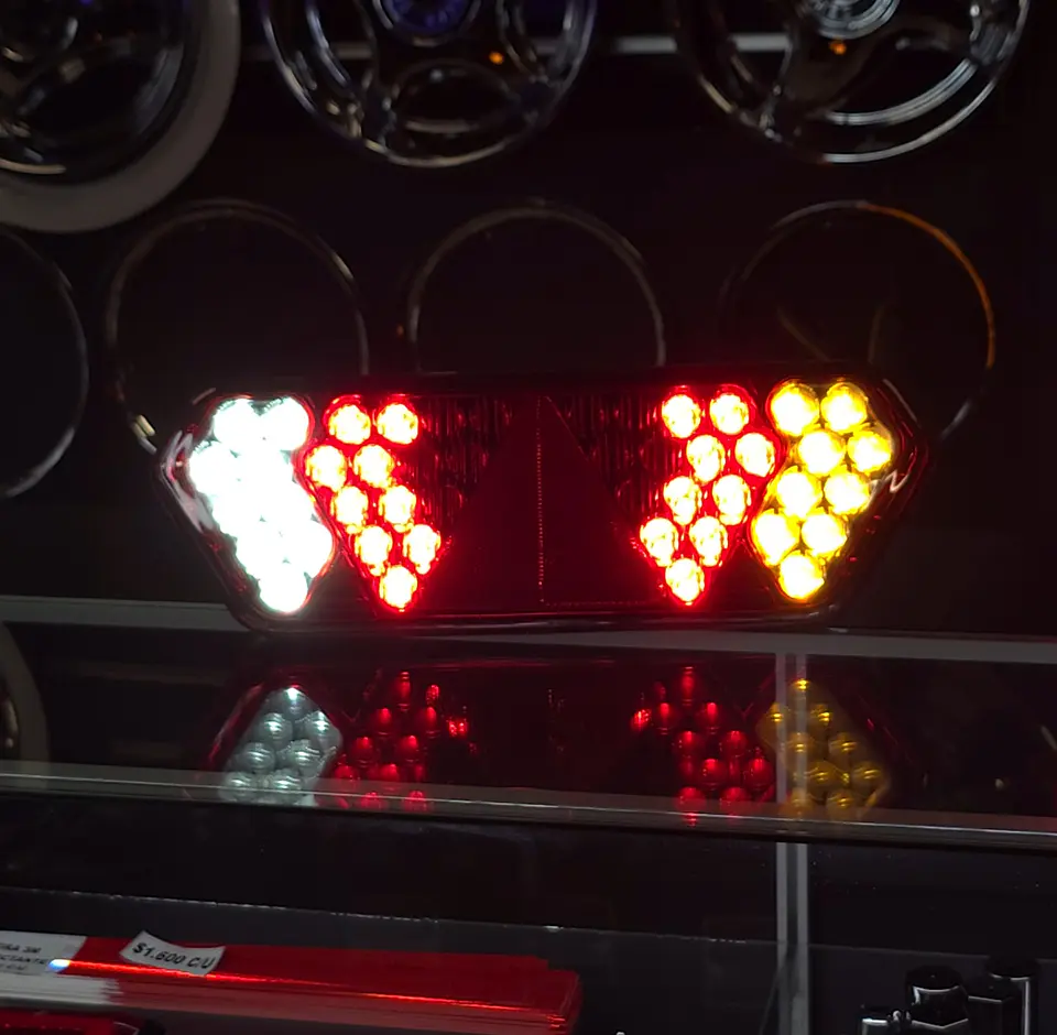 Jgo De Focos Traseros Diamante II 12v/24v 2