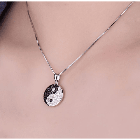 Collar yin yang