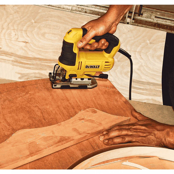 Sierra Caladora DWE300-B3 de 650W DeWalt 9