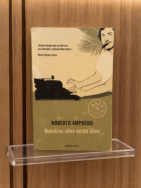 Nuestros años verde olivo, Roberto Ampuero