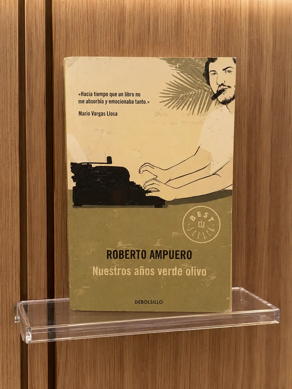 Nuestros años verde olivo, Roberto Ampuero 1