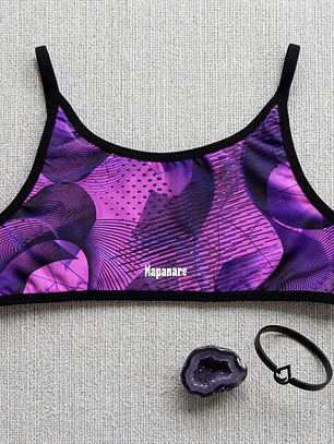 Top / Peto modelo ZEN en estampado geométrico tonos Negro-Morado