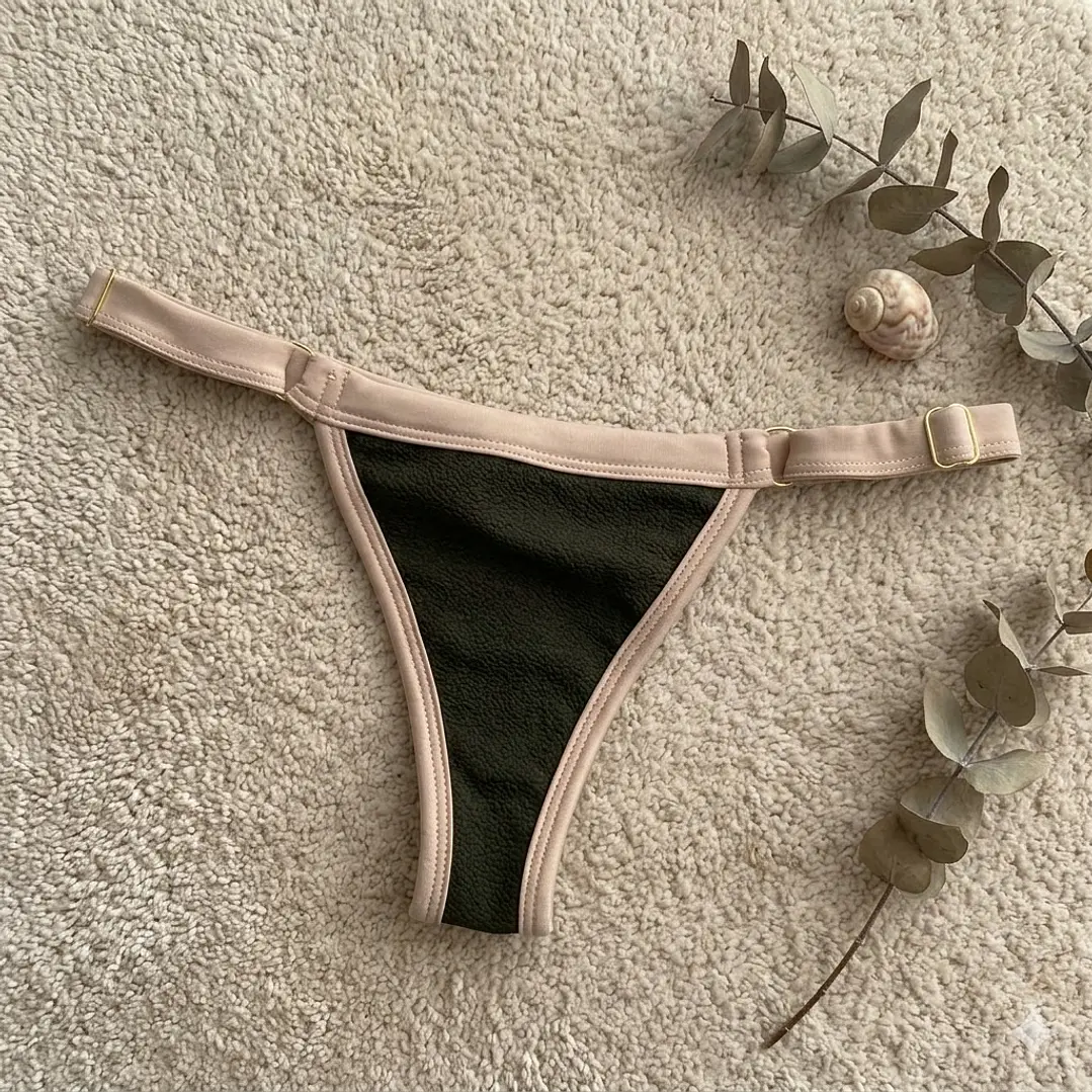 Bikini  ZOE Verde Musgo y Beige, bottoms  tipo colaless regulable 6