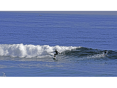 Foto Surfeando la ola 01