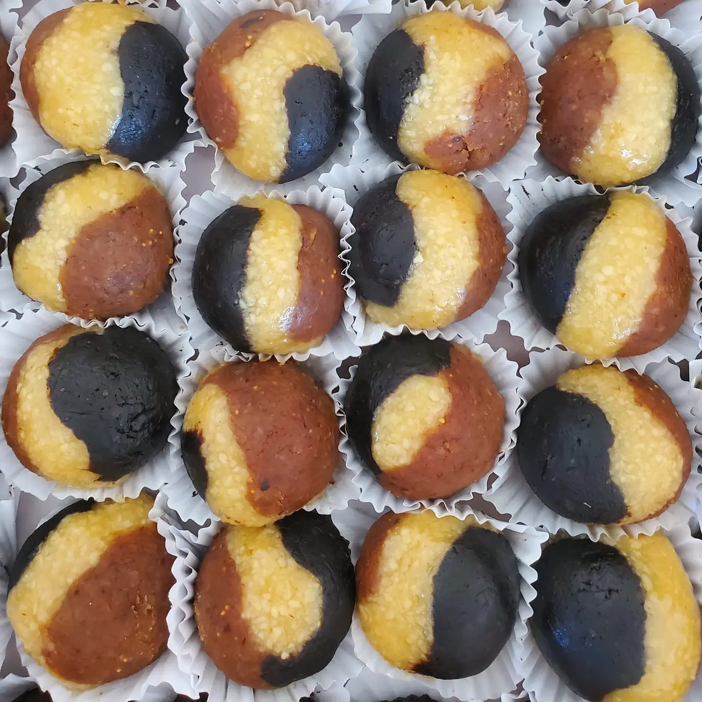 Bolinho de massa de amêndoa, alfarroba e figo 60 gr. uni 2