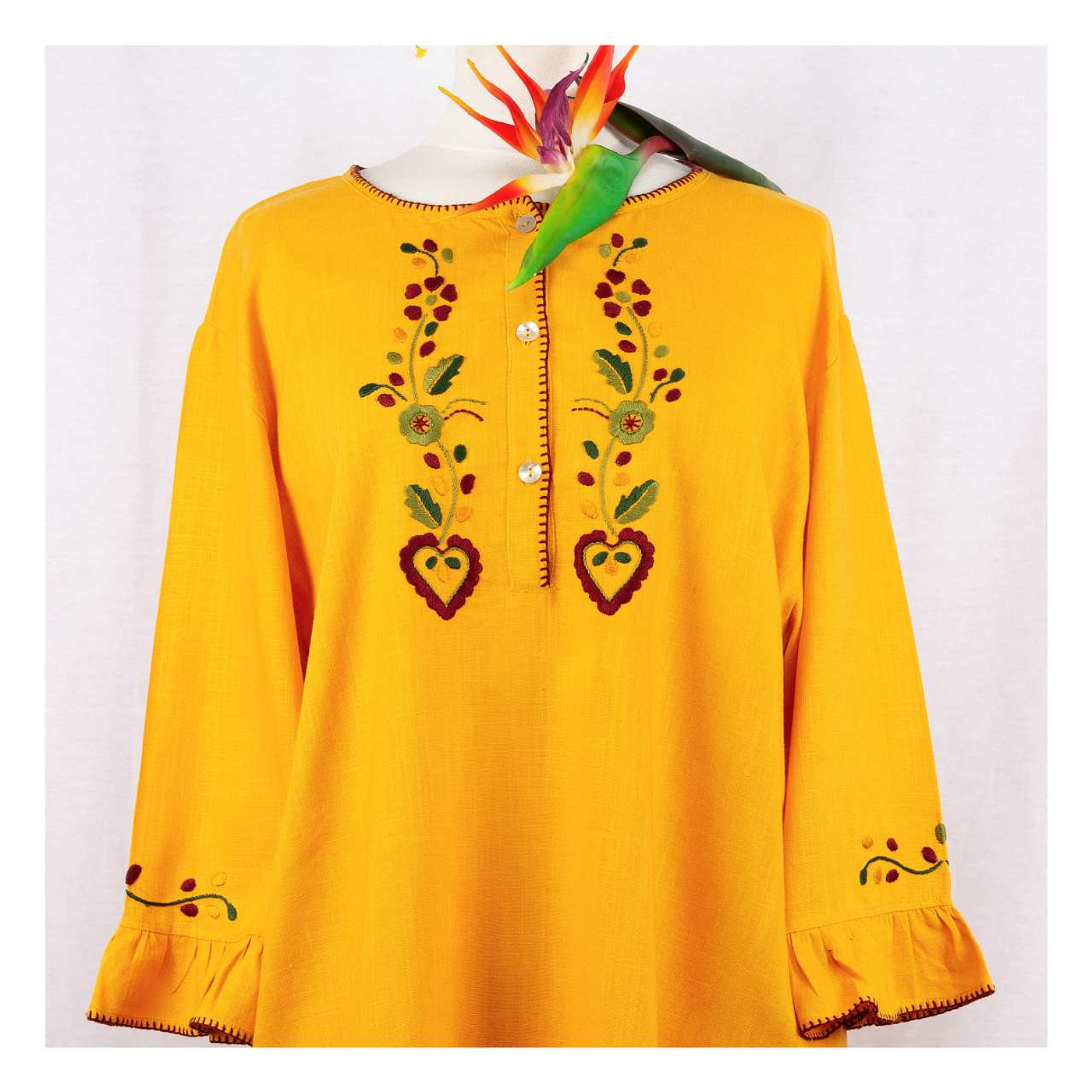 Blusa de Linho Amarelo Mostarda Bordada