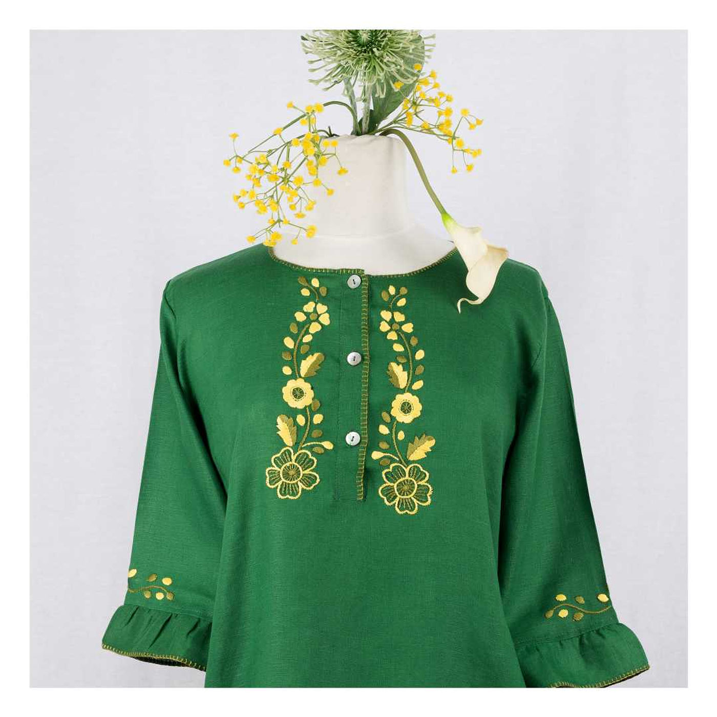 Blusa de Linho Verde com Bordado Colorido