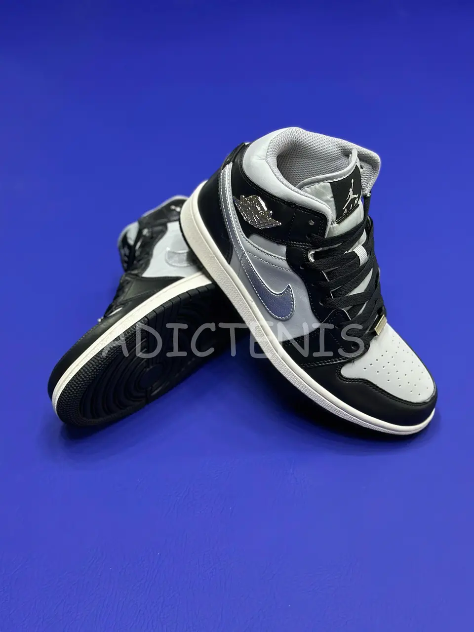 Air Jordan 1 Mid Black 2