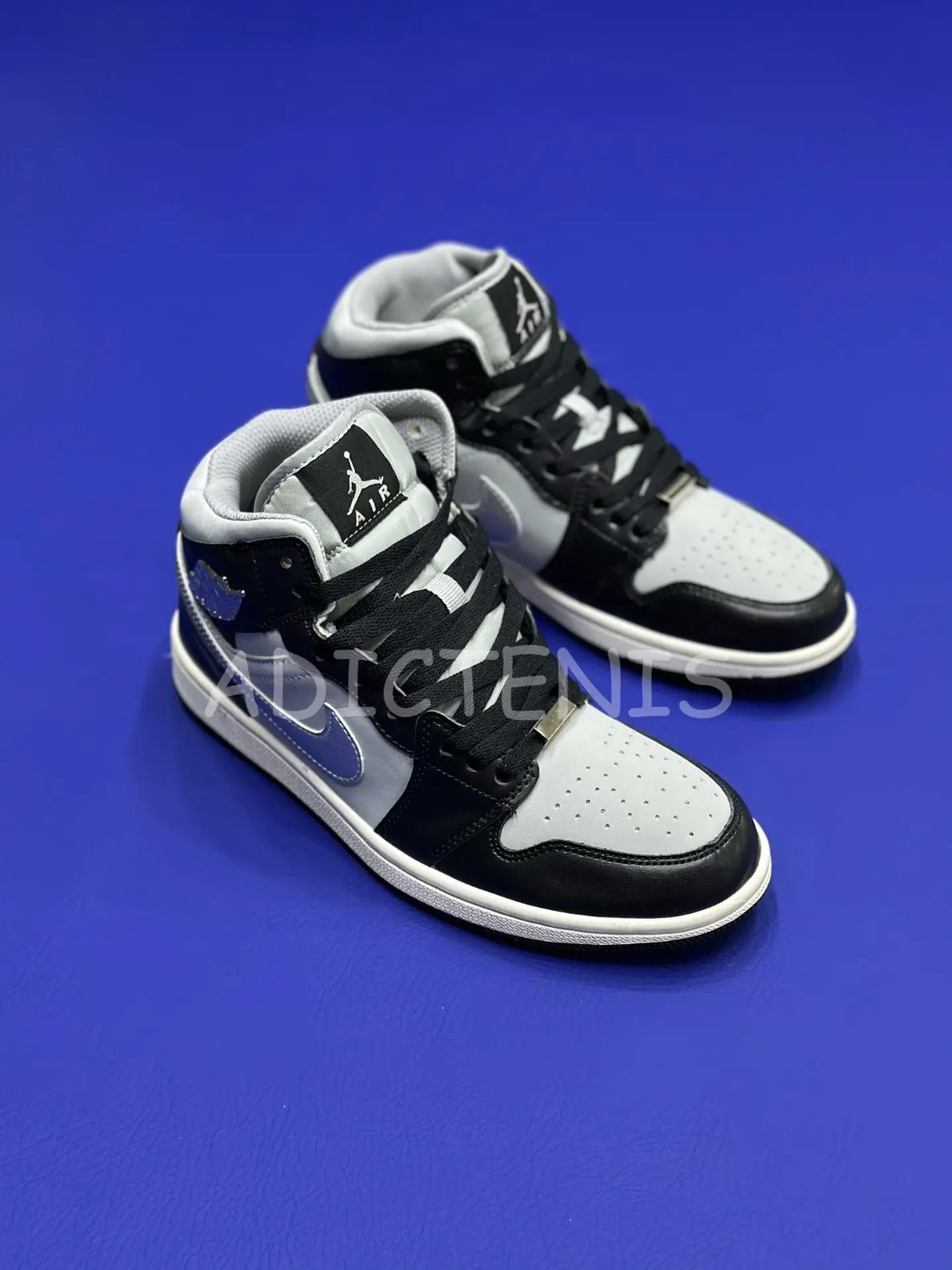 Air Jordan 1 Mid Black 1