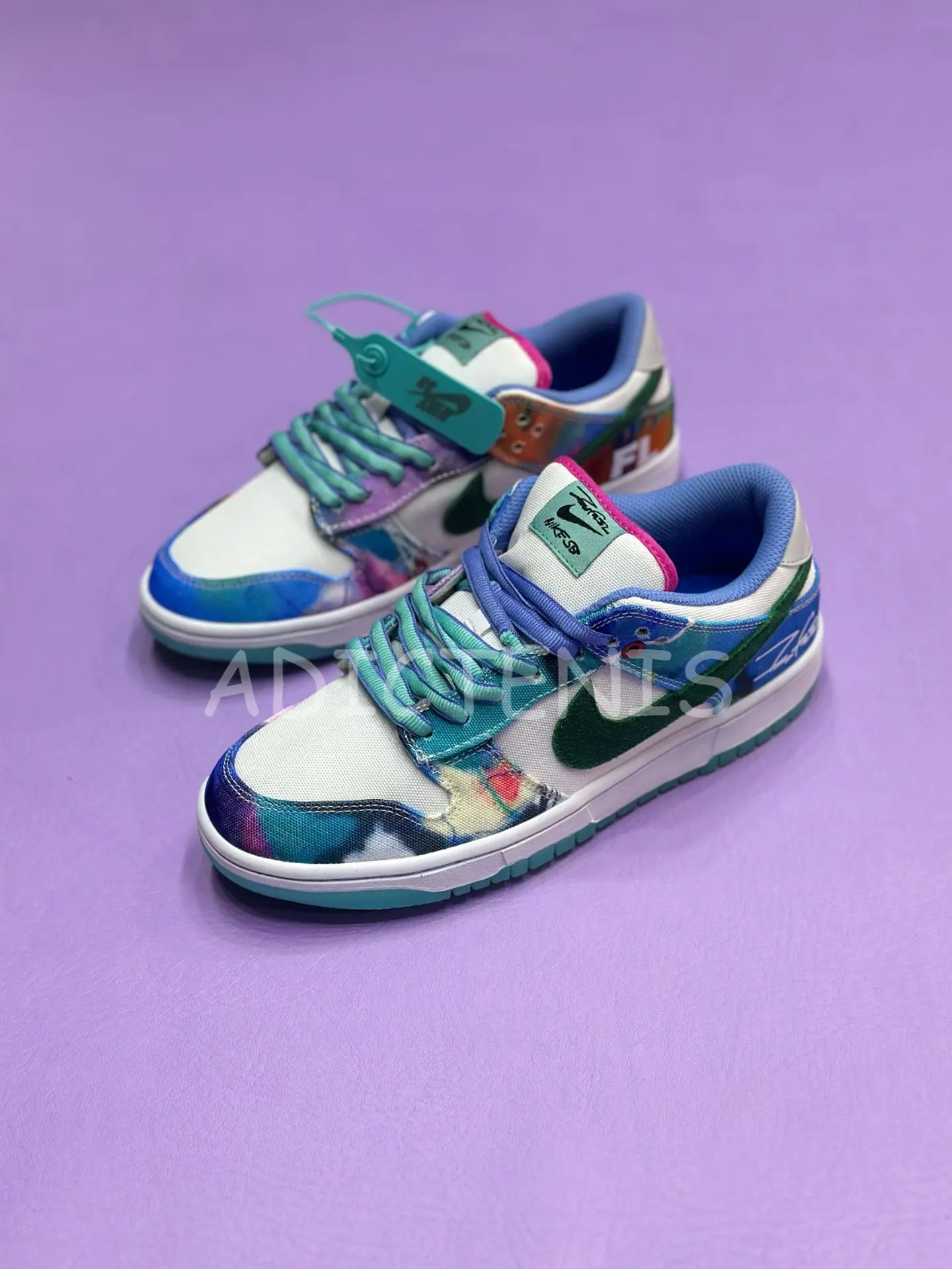 Nike SB Dunk Low ¨Futura Laboratories Bleached Aqua¨ 3