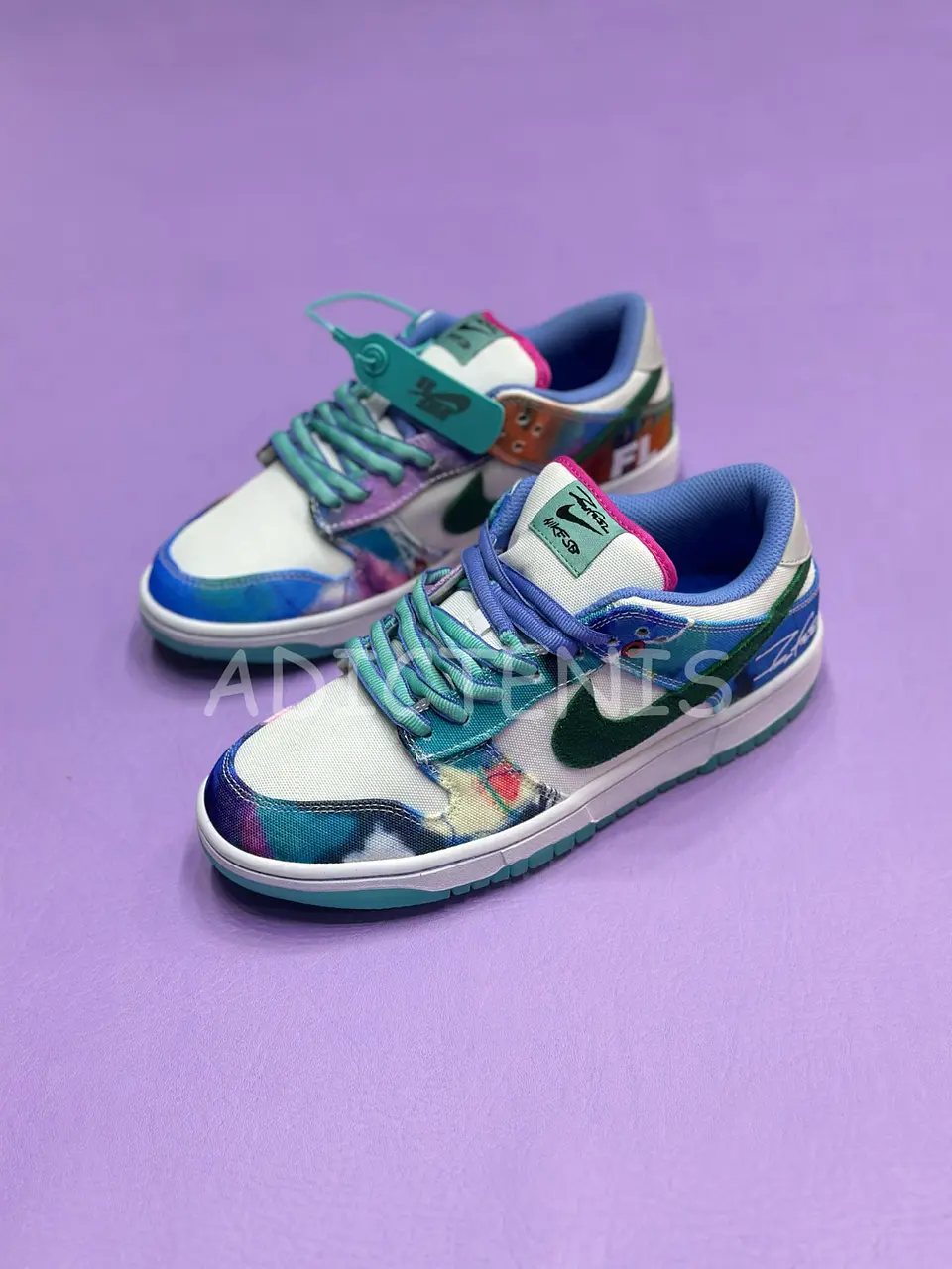 Nike SB Dunk Low ¨Futura Laboratories Bleached Aqua¨ 3