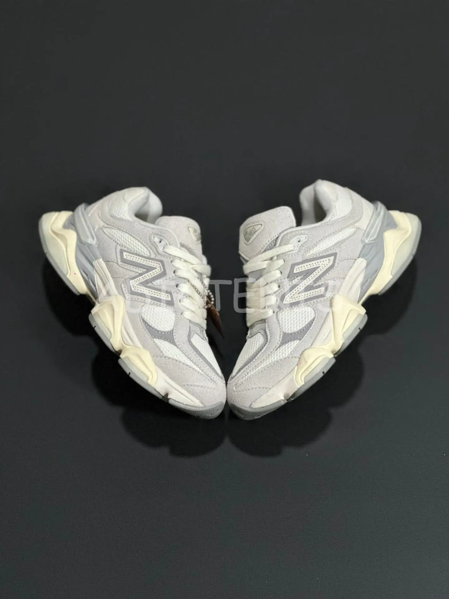 New Balance 9060 Gray/N 3