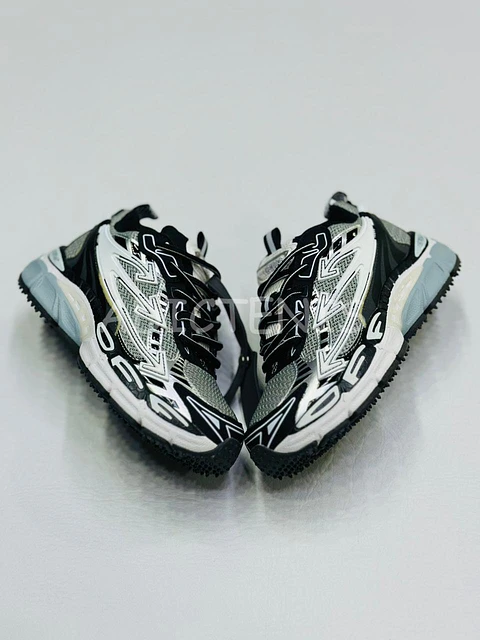 OFF WHITE Be Right White-Black