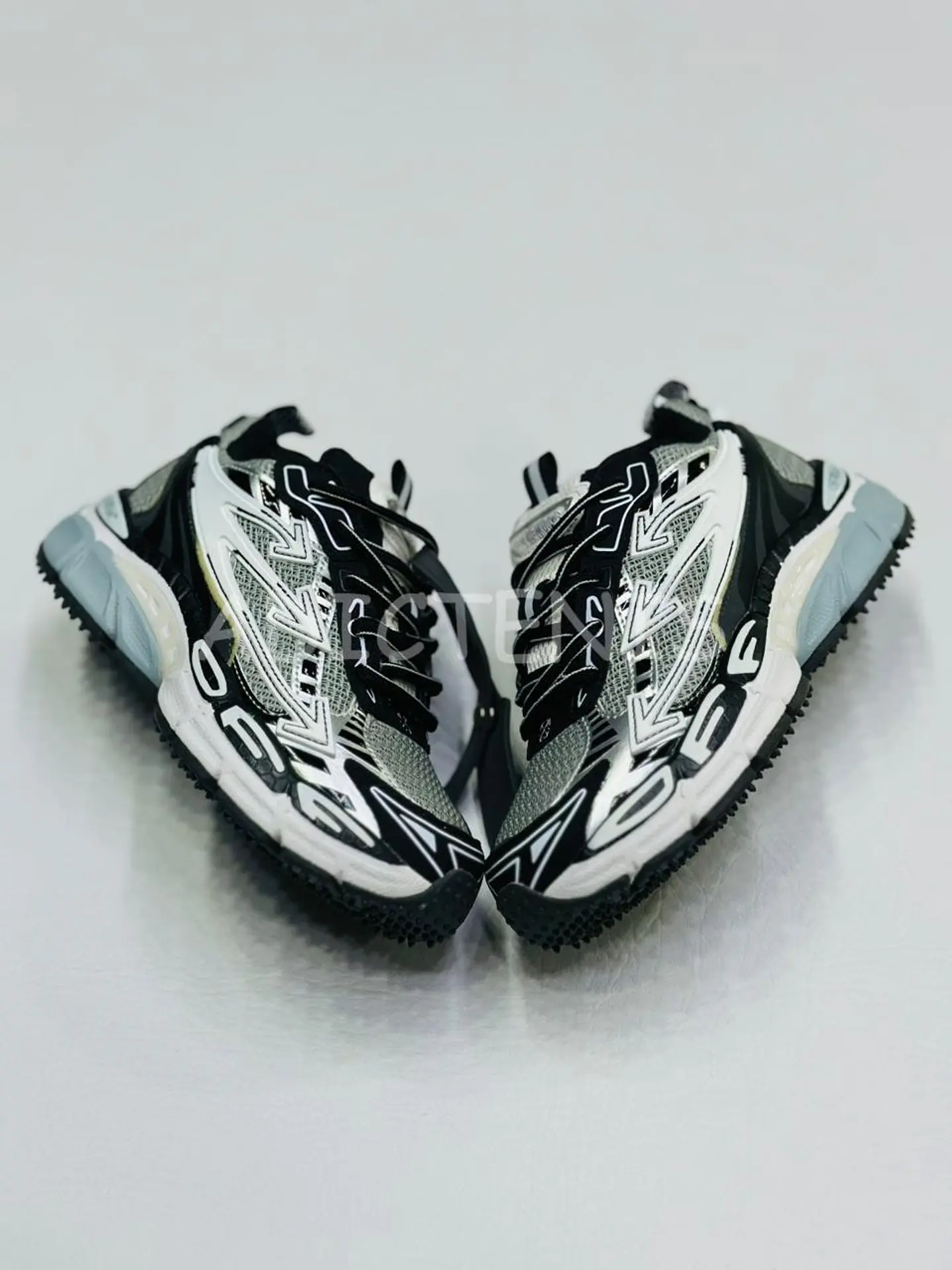 OFF WHITE Be Right White-Black 1