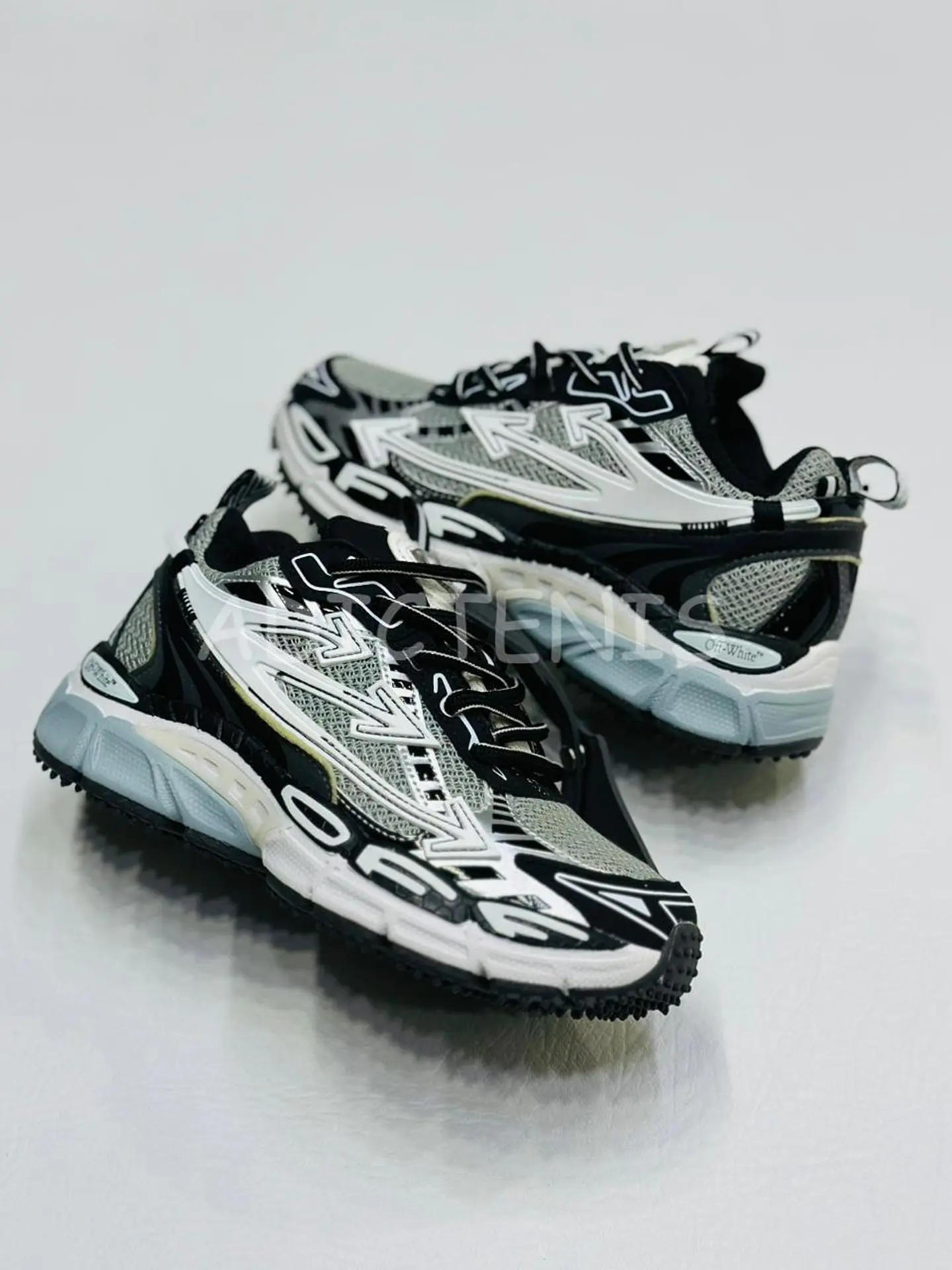 OFF WHITE Be Right White-Black 2