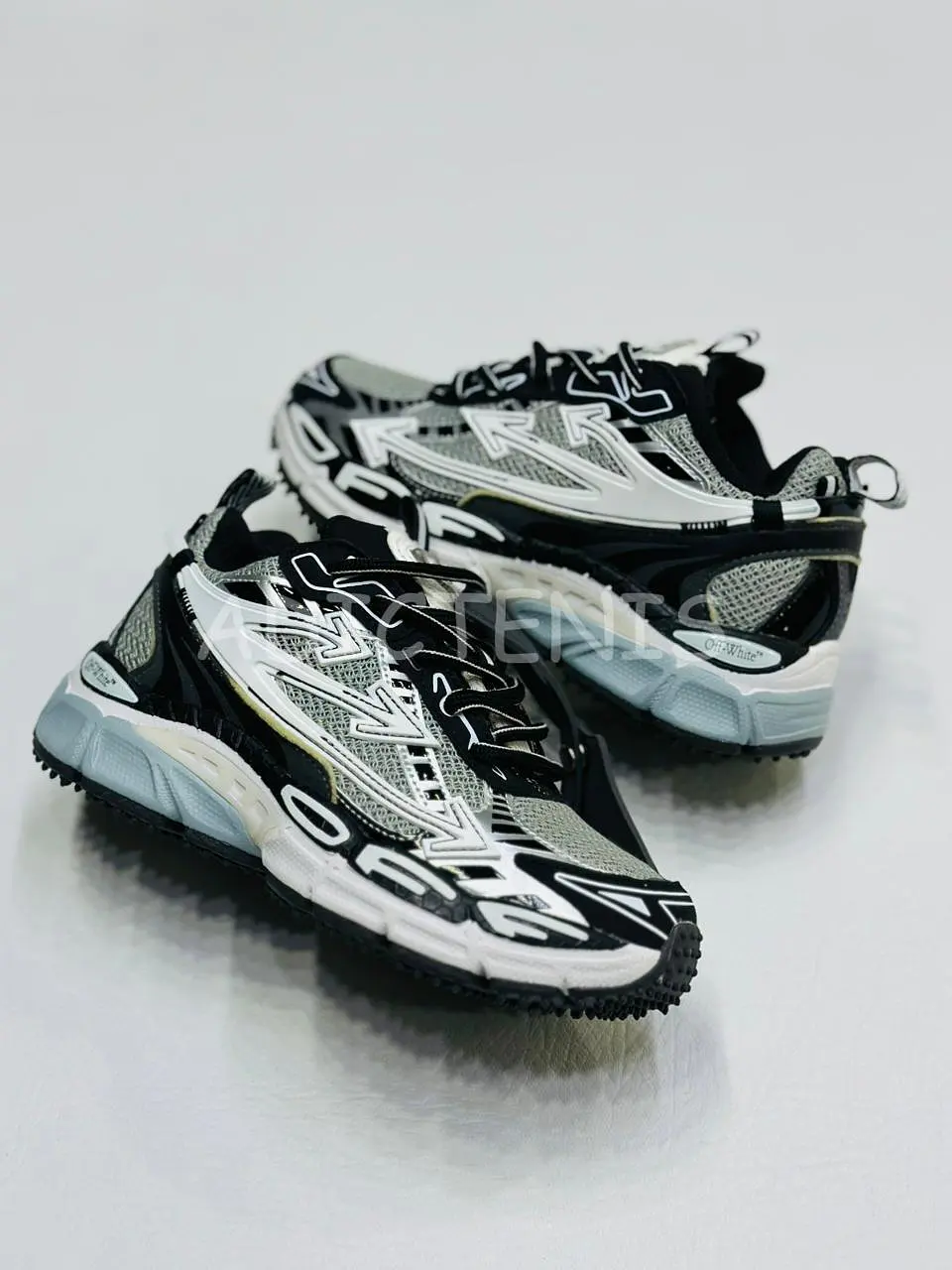 OFF WHITE Be Right White-Black 2