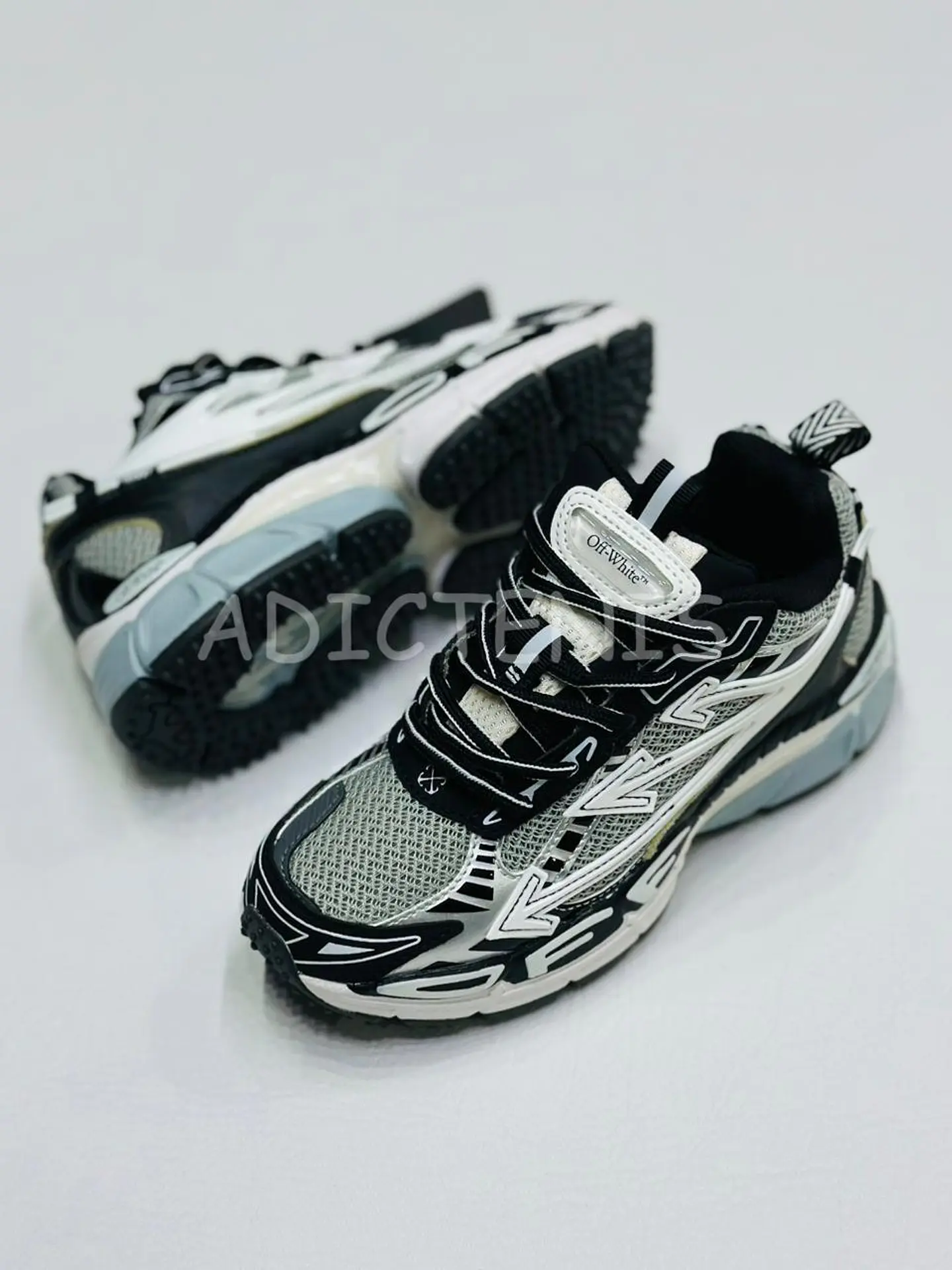OFF WHITE Be Right White-Black 4