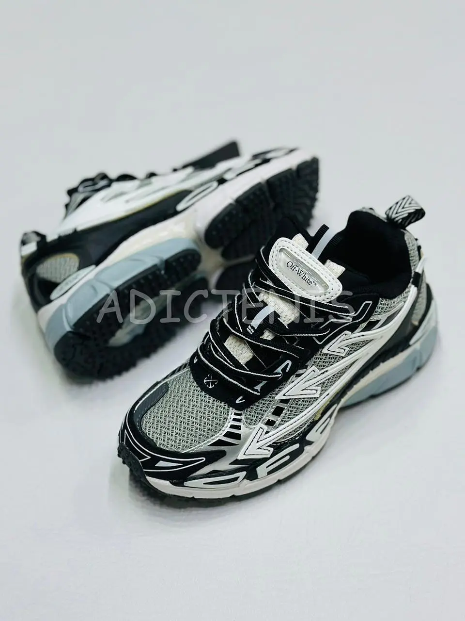 OFF WHITE Be Right White-Black 4