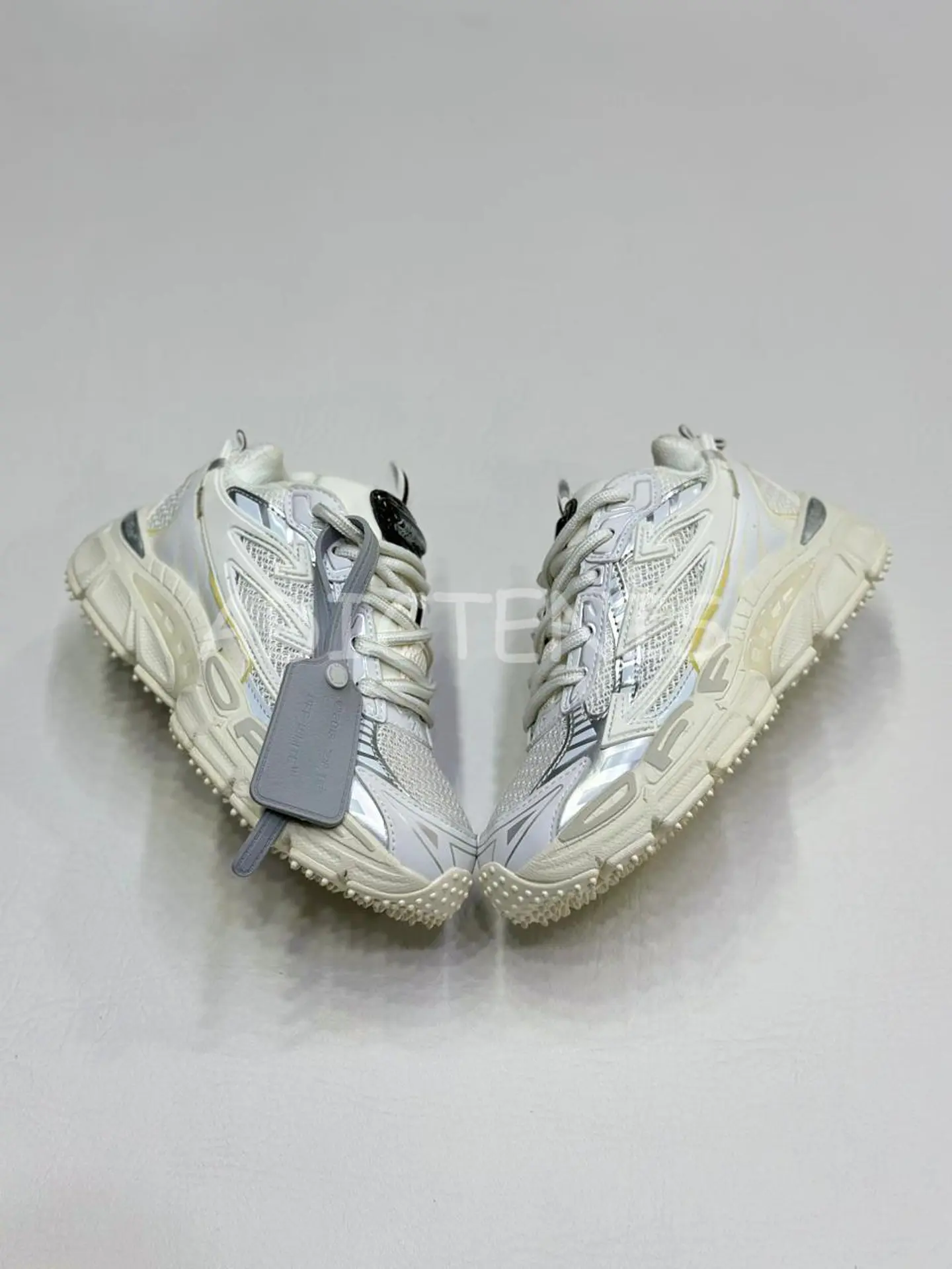 OFF WHITE Be Right White 1