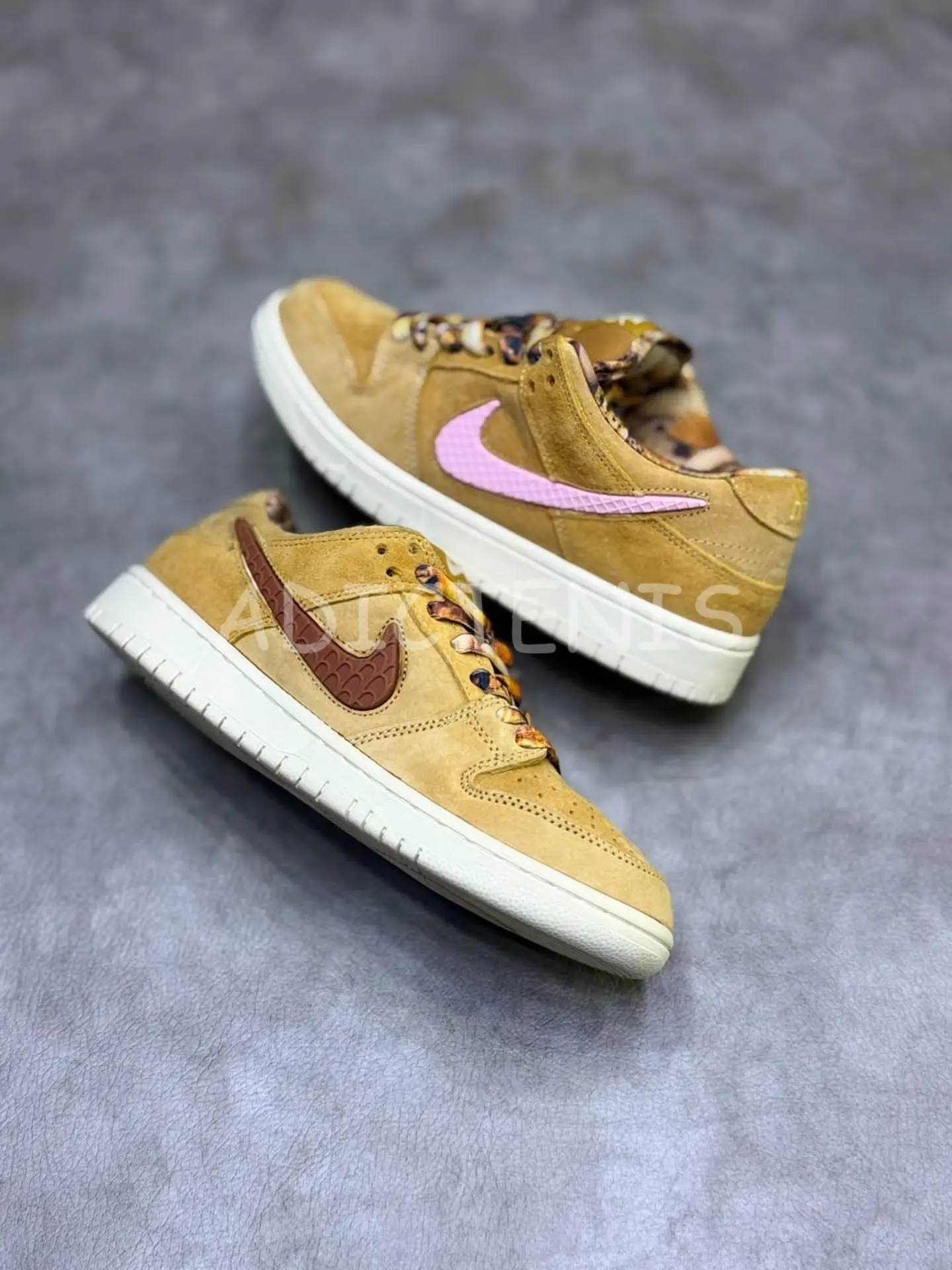 Nike SB Dunk Low NOTE Manchester x 