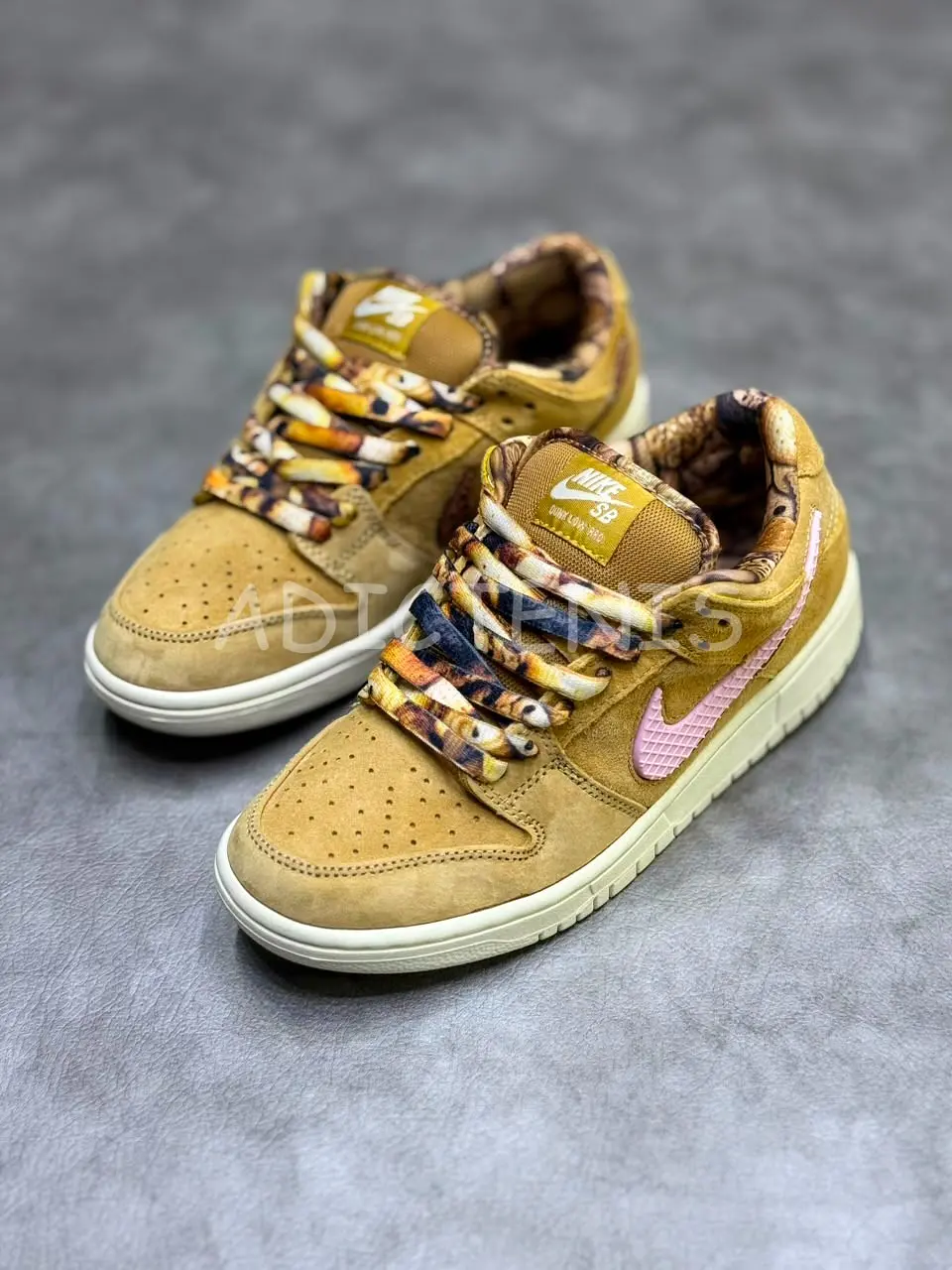 Nike SB Dunk Low NOTE Manchester x 
