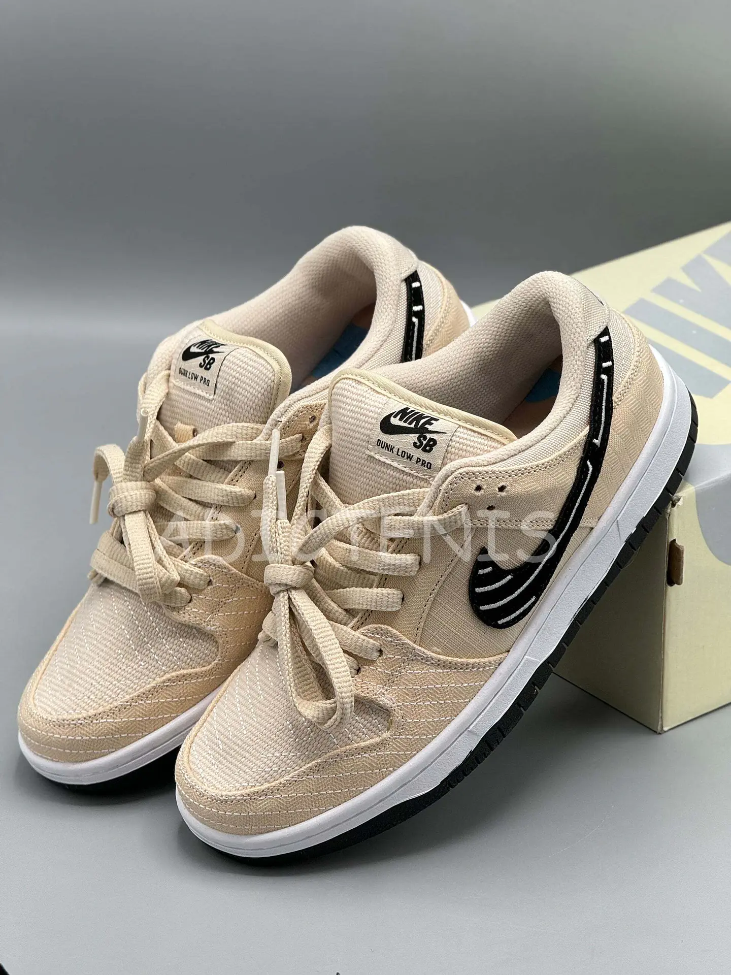 Nike Dunk Low SB [ALBINO & PRETO] 2