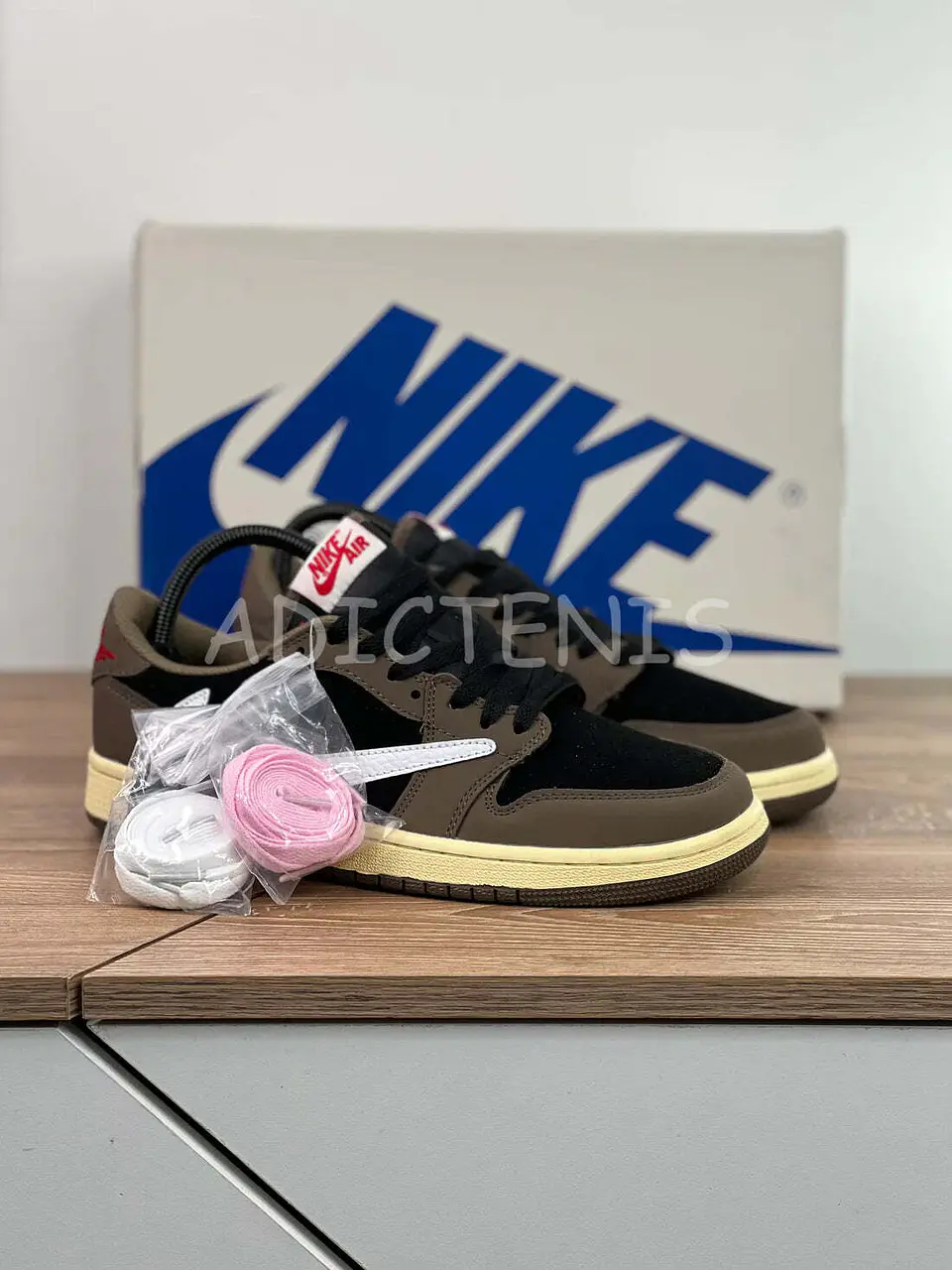 Travis Scott x Air Jordan 1 Low 3