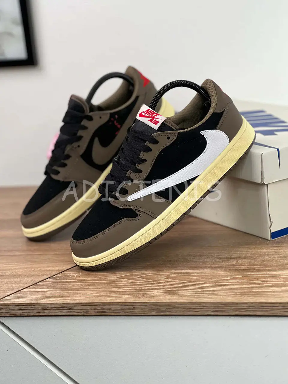 Travis Scott x Air Jordan 1 Low 2