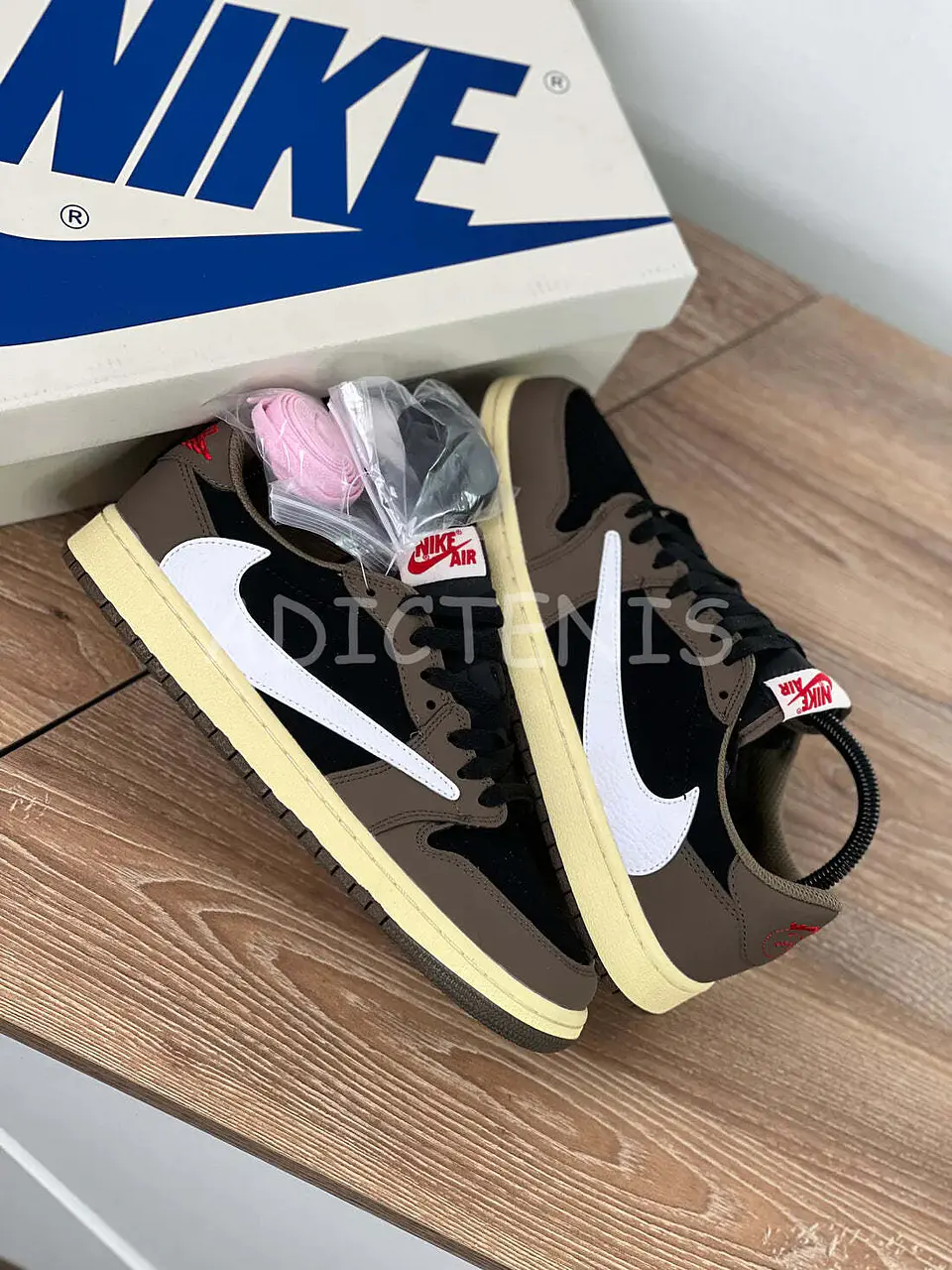 Travis Scott x Air Jordan 1 Low 1