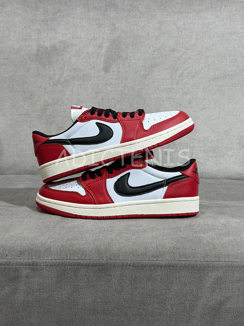 Air Jordan 1 Low OG "Chicago"