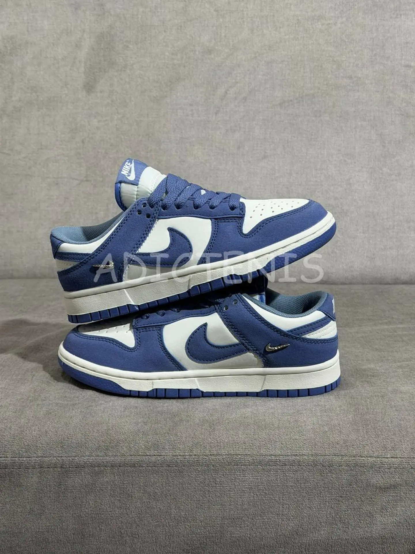 Nike Dunk Low Swoosh metálico 1