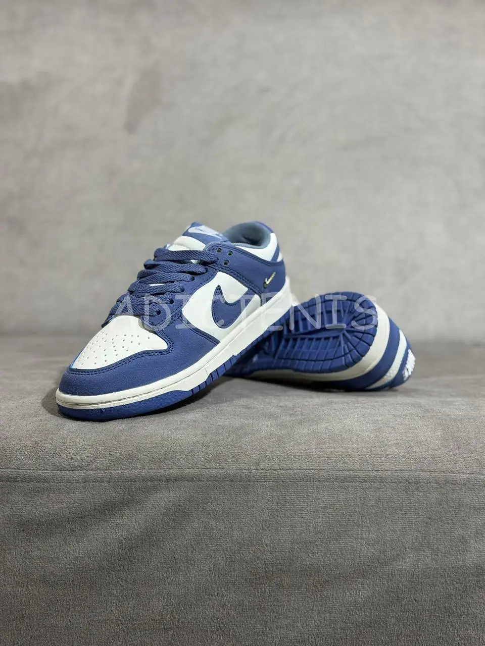 Nike Dunk Low Swoosh metálico 3