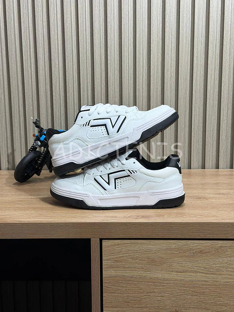 Vans Upland white and black