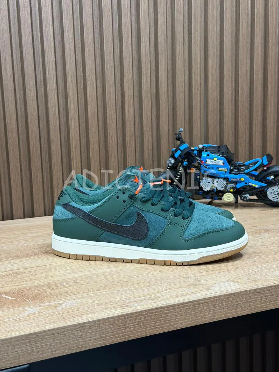 Nike SB Dunk Low Pro ISO 